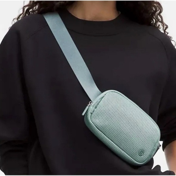 lululemon athletica Handbags - Lululemon Everywhere Belt Bag Knit Mesh Crater Blue NWT Crossbody Size 1L